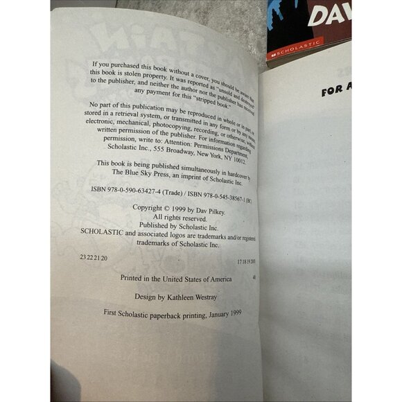 Captain Underpants paperback book. Lot of 4 various. Pre-owned. - Picture 5 of 11